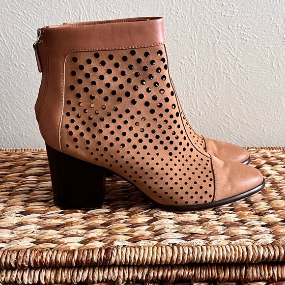 Rebecca Minkoff Camel Perforated Leather Back Zip booties ankle boots heels 8 - Picture 7 of 8